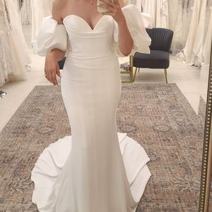 Detachable White Puff Sleeves